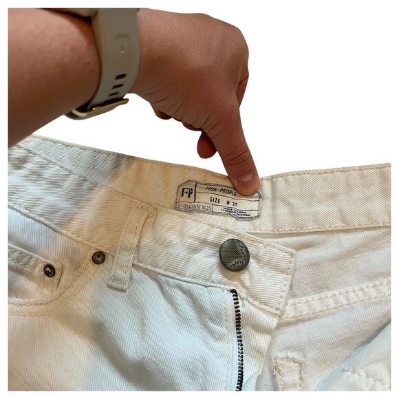 Free People Raw Hem Distressed Mid Rise Cut Off White Denim Shorts White Size 27 - Picture 7 of 7